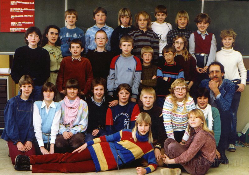 Schoolfoto de Viking 6e klas bij Allert Dik 1980 - 1981.jpg